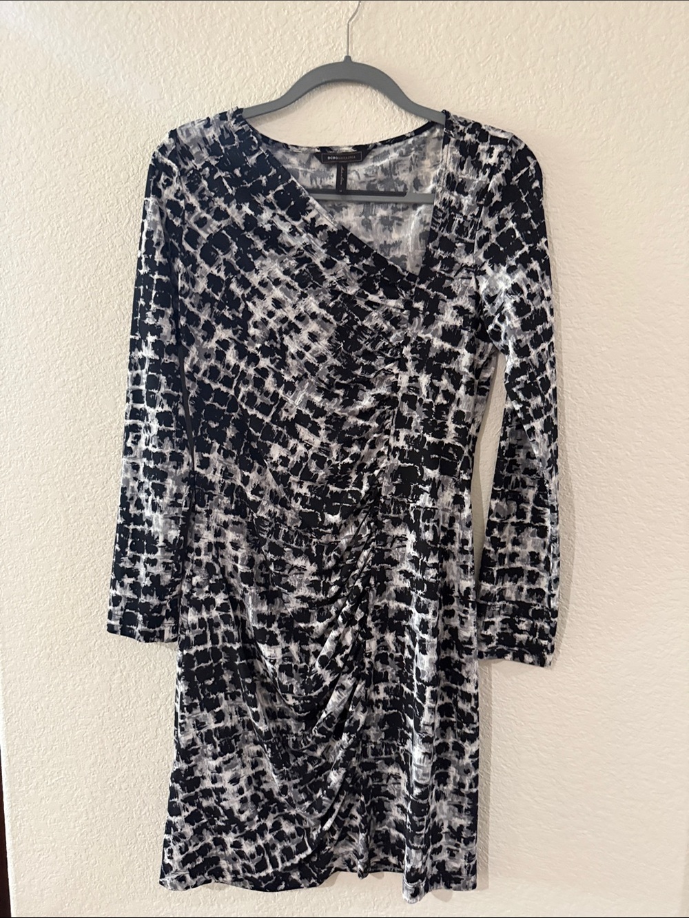 BCBGeneration Black & White Abstract Ruched Long Sleeve Dress